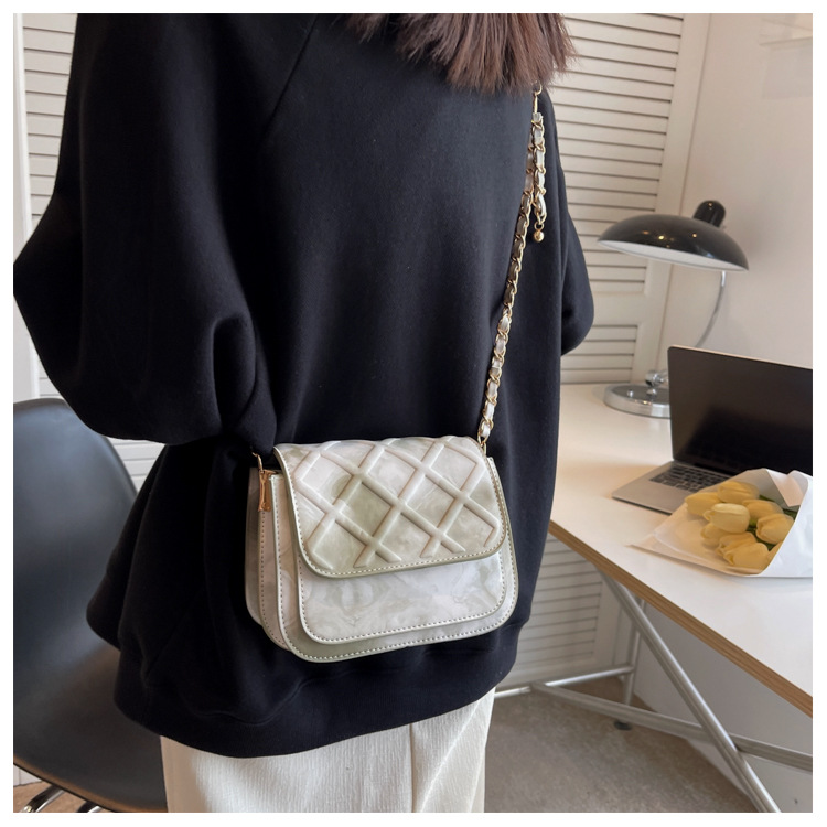 Women's Pu Leather Gradient Color Lingge Fashion Classic Style Chain Square Magnetic Buckle Shoulder Bag Crossbody Bag Square Bag display picture 2