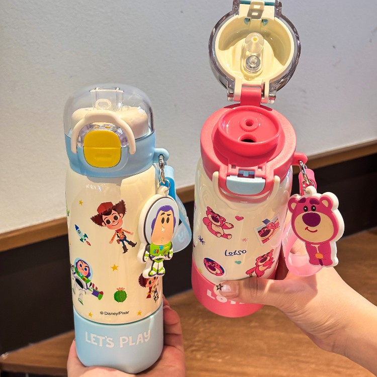 Juguetes de oso de fresa movilización total taza de aislamiento térmico 316 acero inoxidable portátil para niños doble taza de agua de paja especial para la escuela