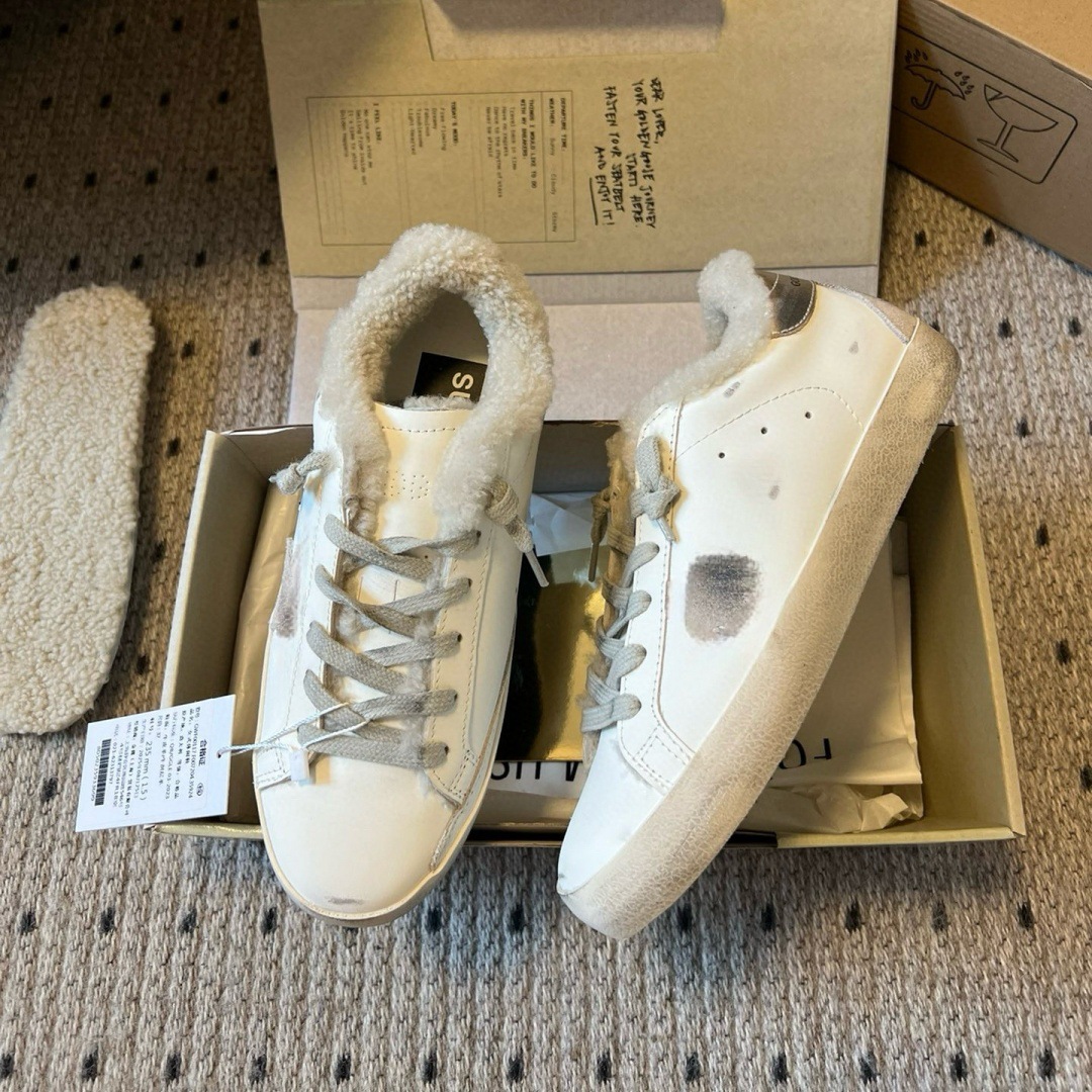White leather gray star/silver tail