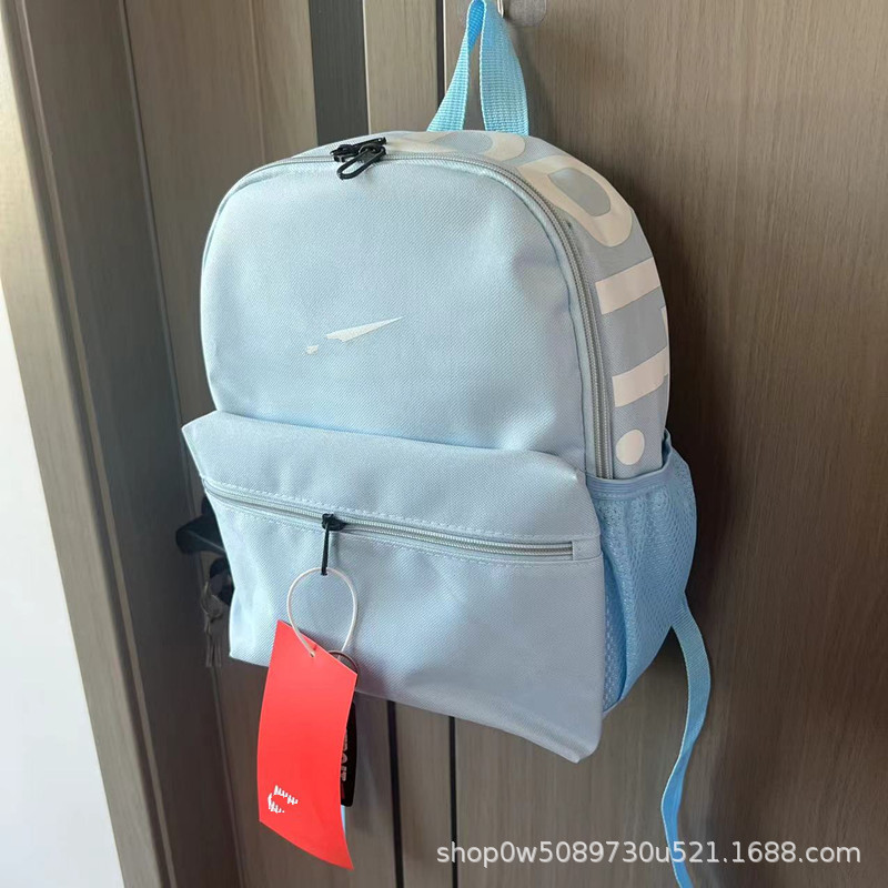 하늘색 흰색 라벨