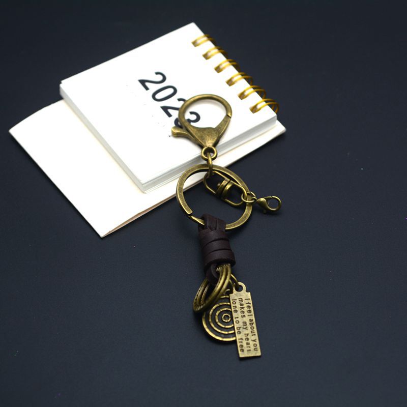 Factory hand-woven keychain accessories lobster buckle retro versatile leather rope keychain semi-finished DIY hanging