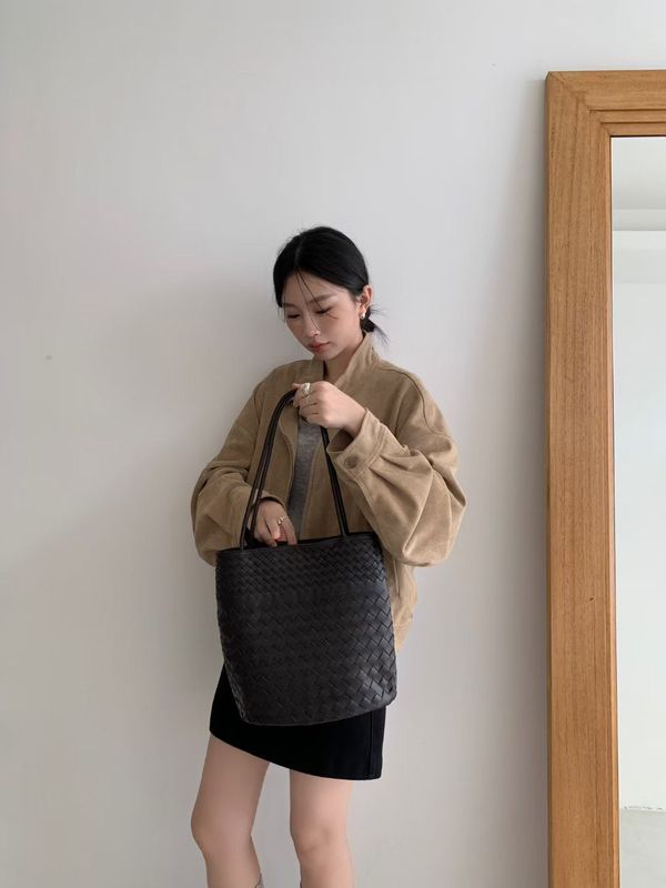头层牛皮单肩小水桶包2025新款夏日度假风真皮手工编织包女手提包|undefined