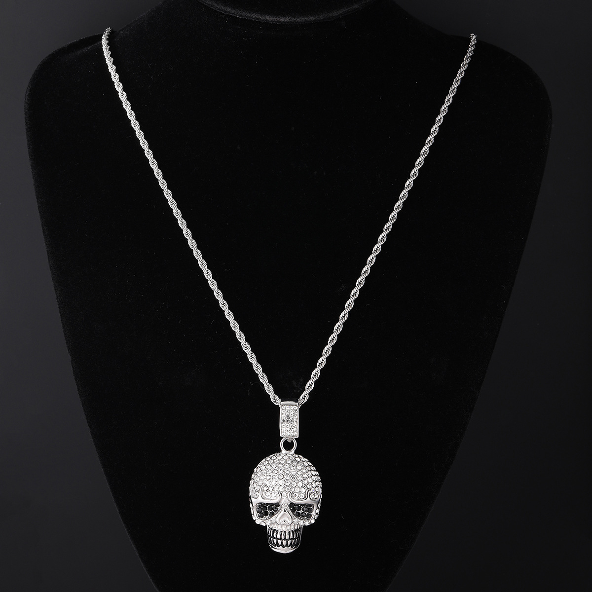 Halloween Skull Necklace with Unique Design Alloy Diamond Pendant Personalized Party Hip Hop Cuba Yiwu Accessories_voghion.com