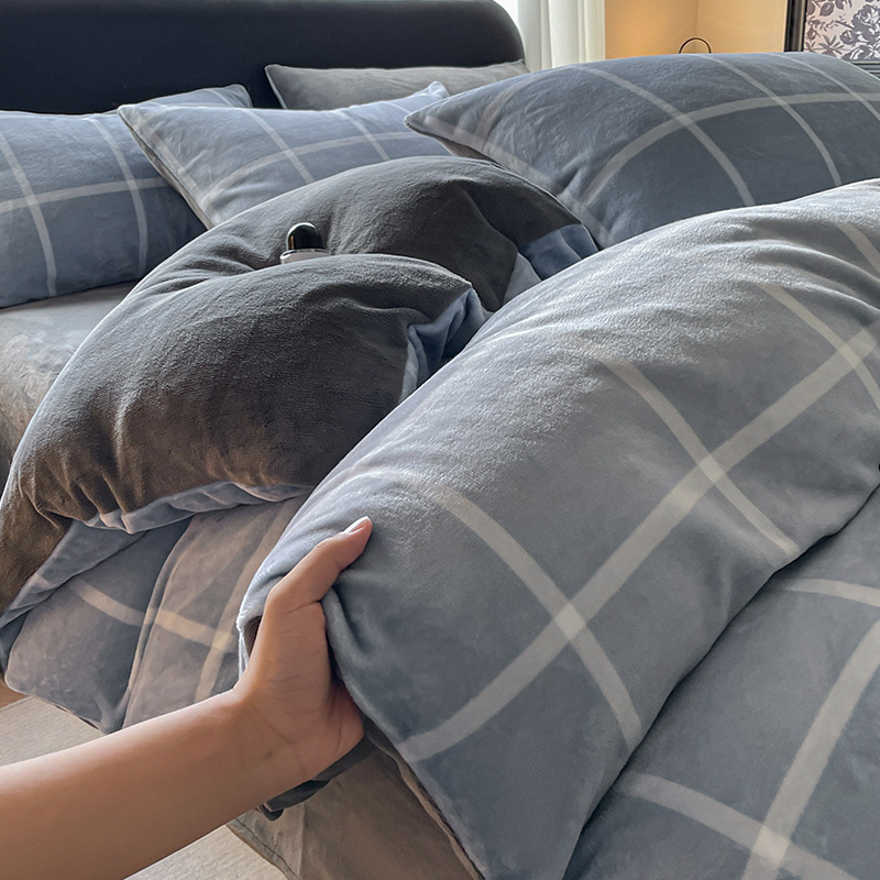 Otoño y invierno de leche de lana de cuatro piezas conjunto 2025 nuevo doble cara sábanas de lana de coral cubierta de cama de tres piezas grueso conjunto