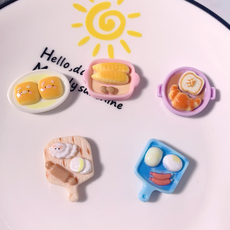 Nuevo paquete de pan de dibujos animados diy accesorios de resina adornamiento de pegamento de crema para el cabello de caja de teléfono móvil hebilla de zapato colgante hecho a mano