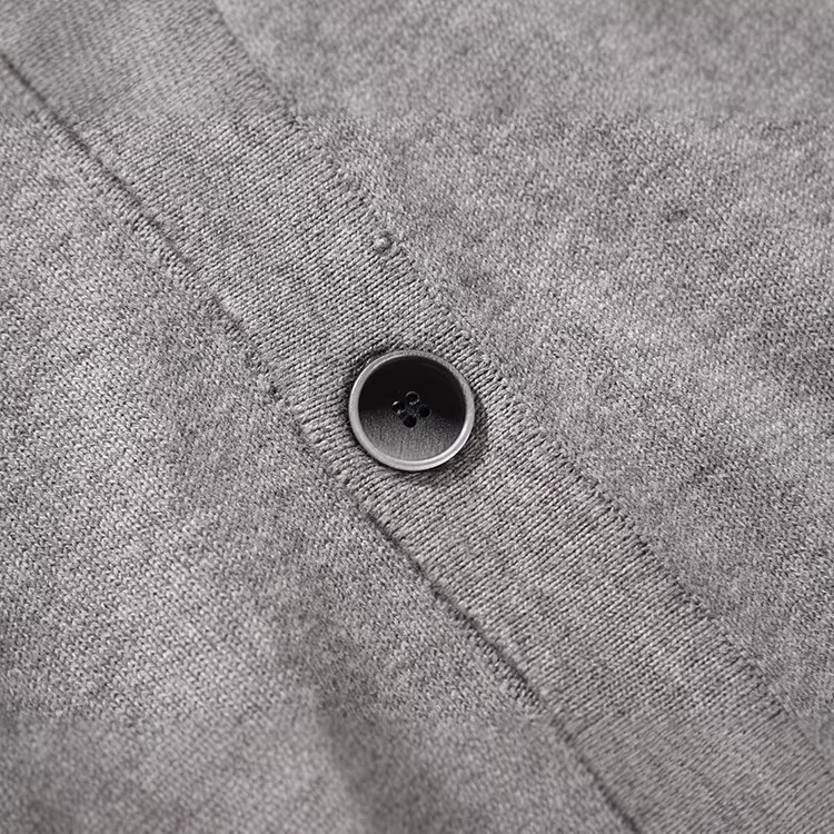 日本のトレンドブランド「HEYPLAY」と同じスタイルのニットカーディガン、黒のカップル向け同型ウールセーター、赤いハート柄ニットセーター（女性用）