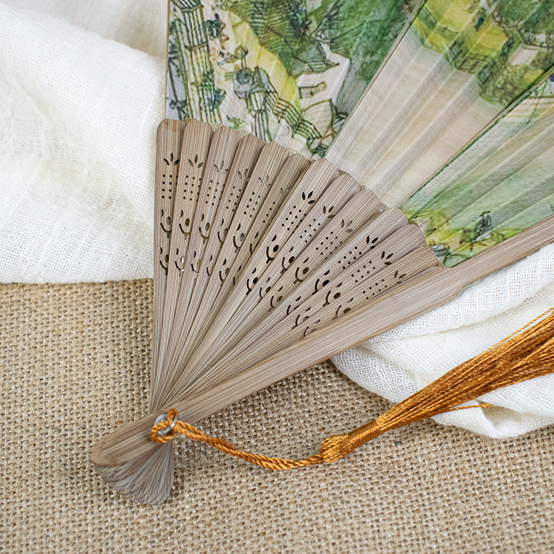 Ventilador plegable transfronterizo pequeño ventilador de paisaje de texto fresco hombres y mujeres ventilador de pareja pequeño ventilador plegable de 6 pulgadas ventilador de hombre pequeño al por mayor