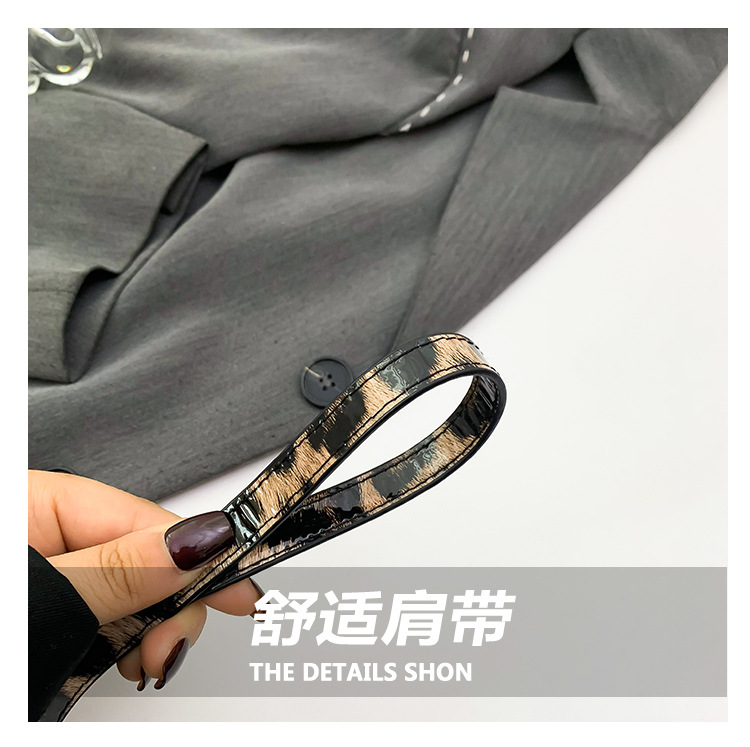 The 2024 new Korean-style fashionable leopard print individual women's single-shoulder crossbody underarm bag is now available. This year, simplicity is in vogue Application Scenario
