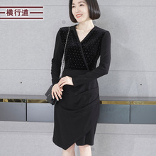 2022新款秋装V领闪光丝绒中长款连衣裙纯色显瘦大码妈妈中年裙子