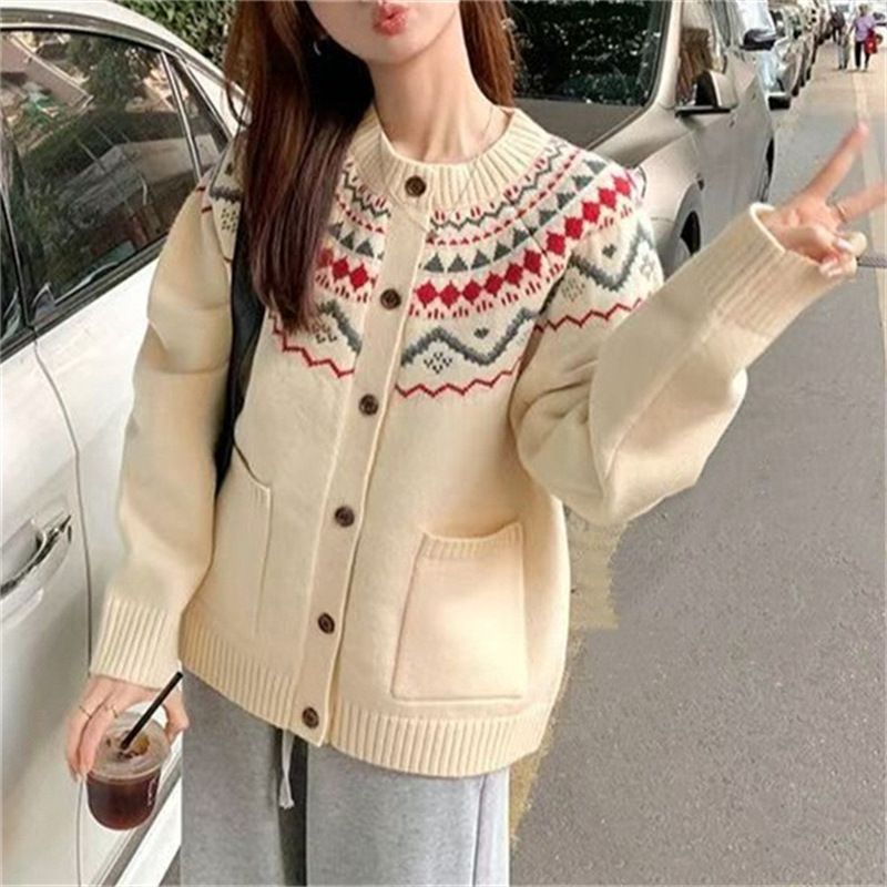 Retro knitted cardigan with a round collar