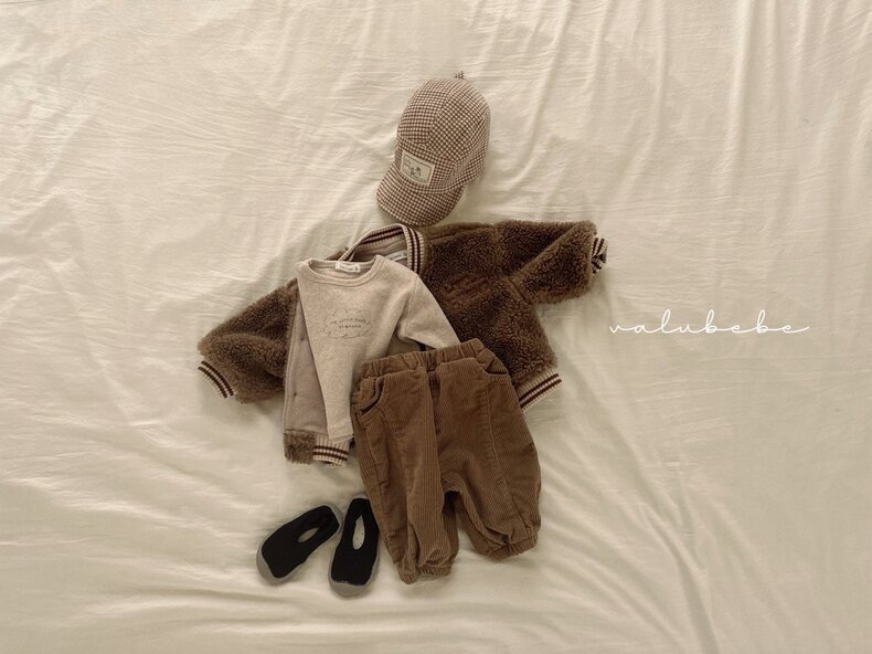 Ropa de invierno para bebés 2023 Otoño e Invierno estilo coreano ropa para niños ropa de bebé cuello redondo impreso camisa de fondo con forro polar