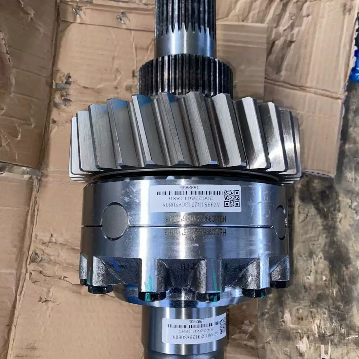 豪沃红岩欧曼后减速器总成AC16轴间差速器总成QT轴间差速器总成