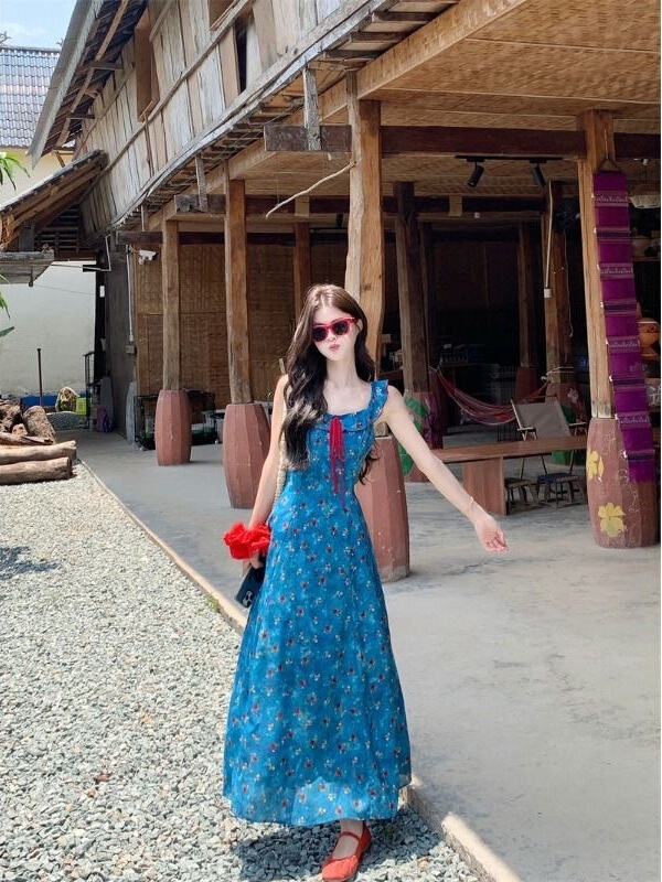 Resort Style Blue Floral Suspender Dress for Women Summer French Waist Long Skirt with Gentle Design and A-Line Skirt
