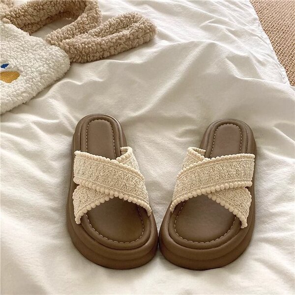 Retro fashionable women's slippers platform