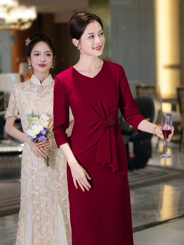 新款喜婆婆婚宴礼服年轻时尚酒红色喜婆婆套裙显瘦复古高档连衣裙|undefined