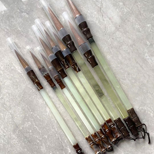 Hu pen and hair brush medium wolf hair sheep hair brush set European style regular script regular writing brush Xiu jade pen holder