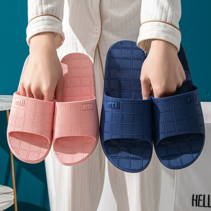 Новые летние сандалии на толстой подошве с мягкой подошвой для дома, парные домашние сандалии для ванной комнаты, нескользящие сандалии для улицы, тапочки для женщин оптом