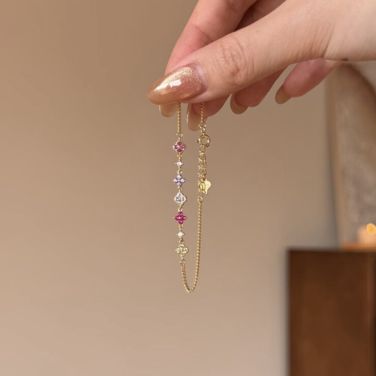 Gold-Colored Dopamine Colorful Four-Leaf Clover Bracelet for Women, New Trendy Niche Exquisite Fresh Commuter Style 520 Jewelry