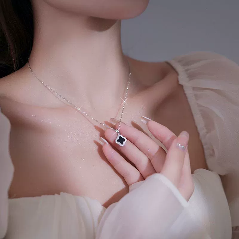 Бисер летний небольшой кулон, четырехлистник, стиль Chanel, стиль легкой роскоши