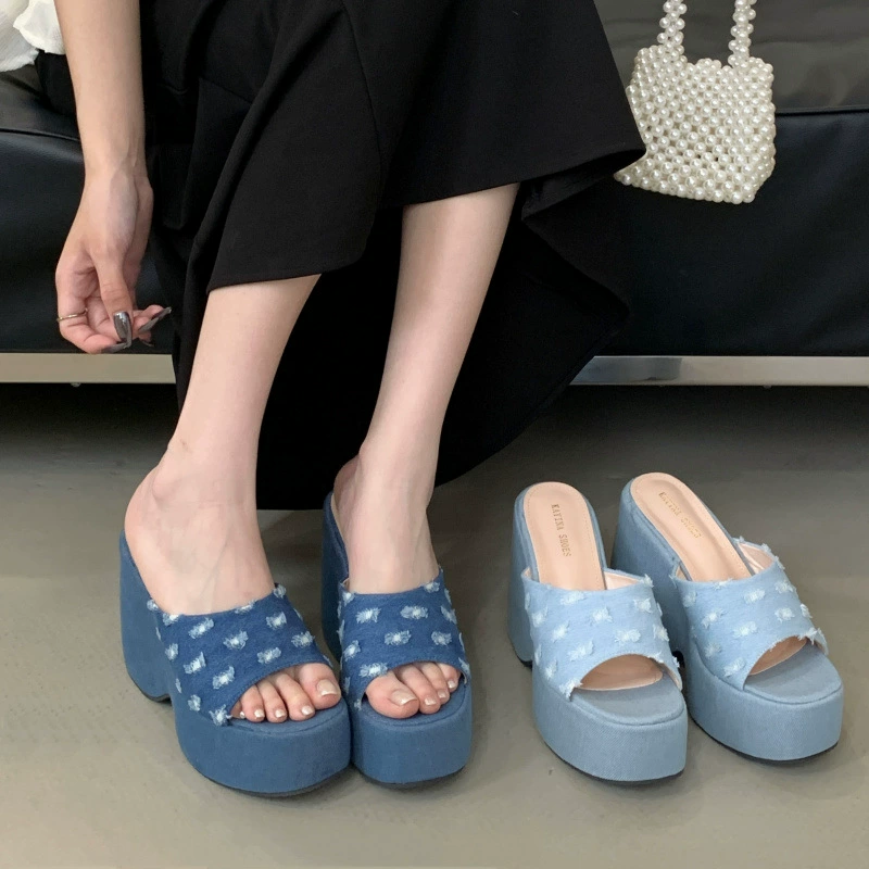 2025 новые летние уличные тапочки на толстой подошве, сандалии на танкетке, модные универсальные джинсовые сандалии в стиле ретро, ​​увеличивающие рост