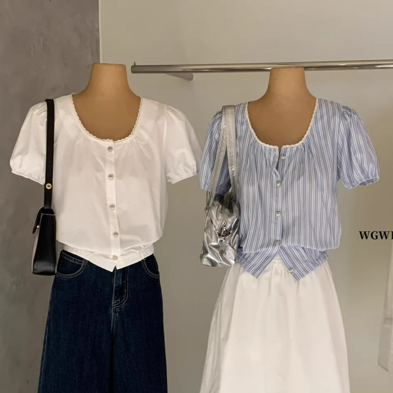 Wgwe8947 Summer Ins Korean Simple Niche Heart Button Striped Versatile Lace Collar Puff Shirt Top