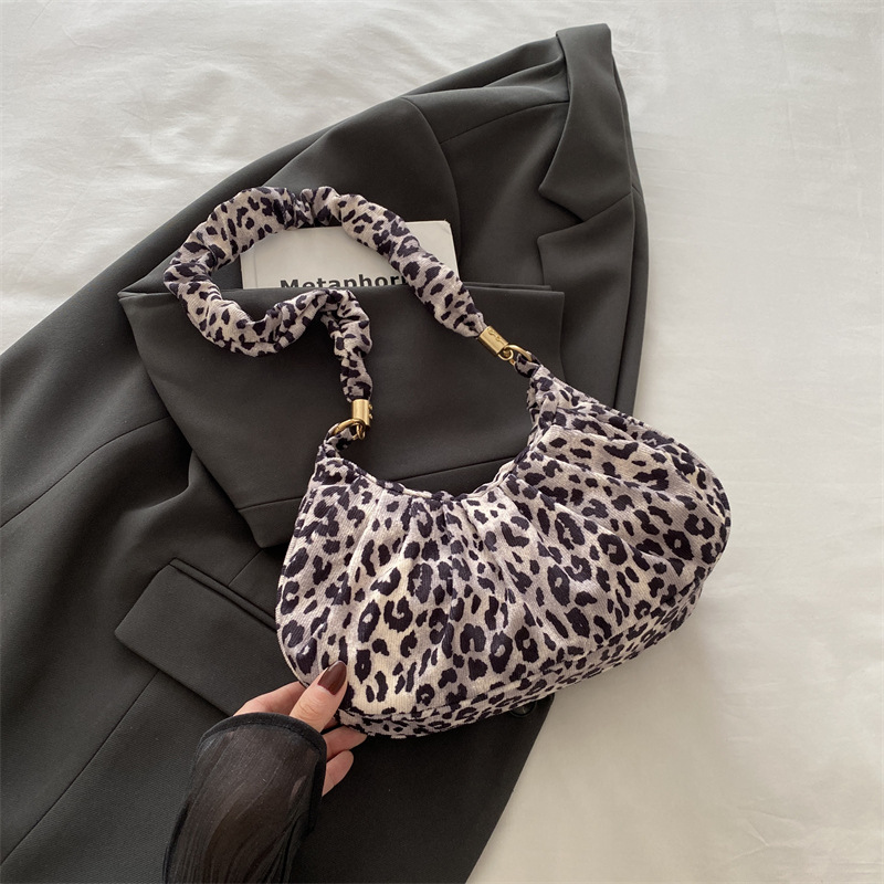 Otoño y invierno ocio de gran capacidad de la personalidad de 2024 nueva moda leopardo plegado simple brazo bolso de mujer suave