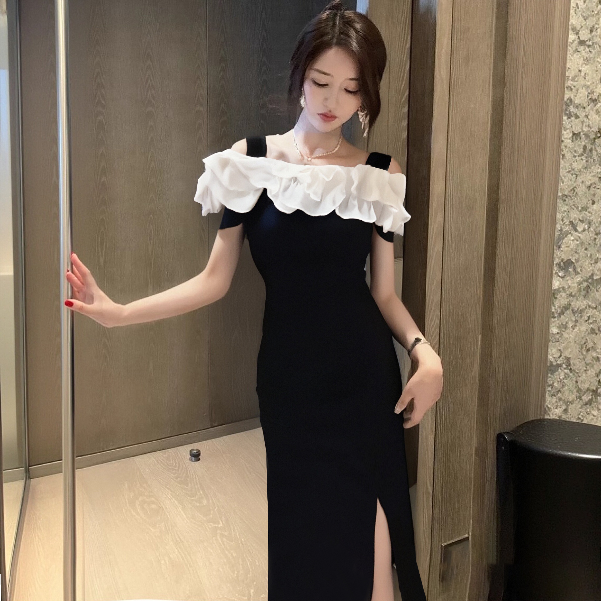Fitted elegant summer dress