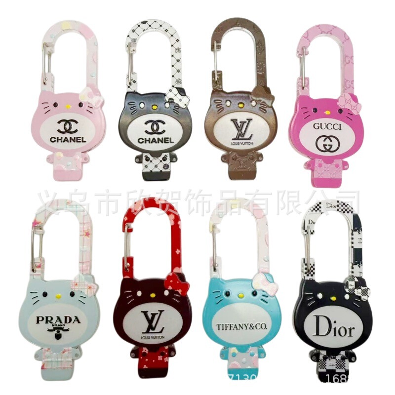 Famous brand cartoon cat-shaped letter pendant carabiner, handmade DIY keychain bag accessory