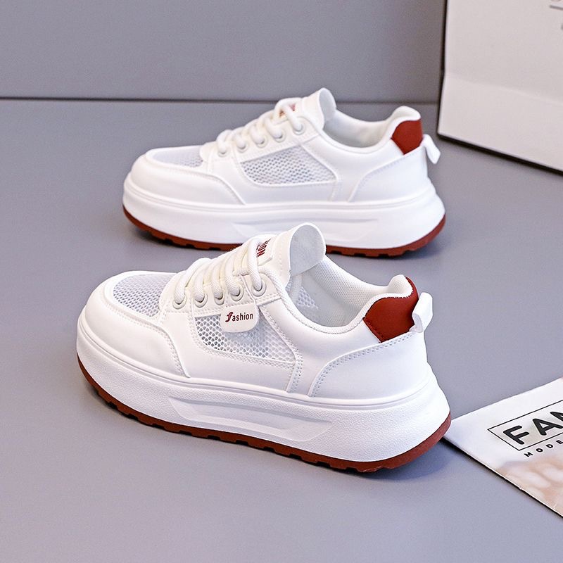 2026 nuevos zapatos de verano transpirables de malla coreana de zapatos blancos de suela gruesa zapatos de skate casuales de malla para mujeres
