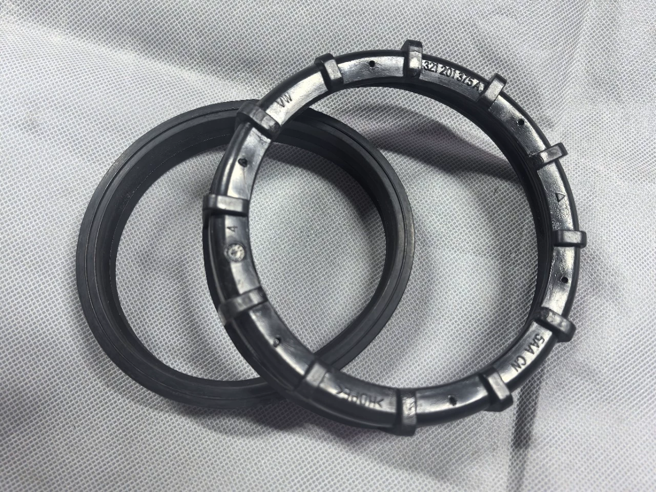 1J0919133A 1T0919133D 321201375A Крышка уплотнения топливного насоса Passat Bora