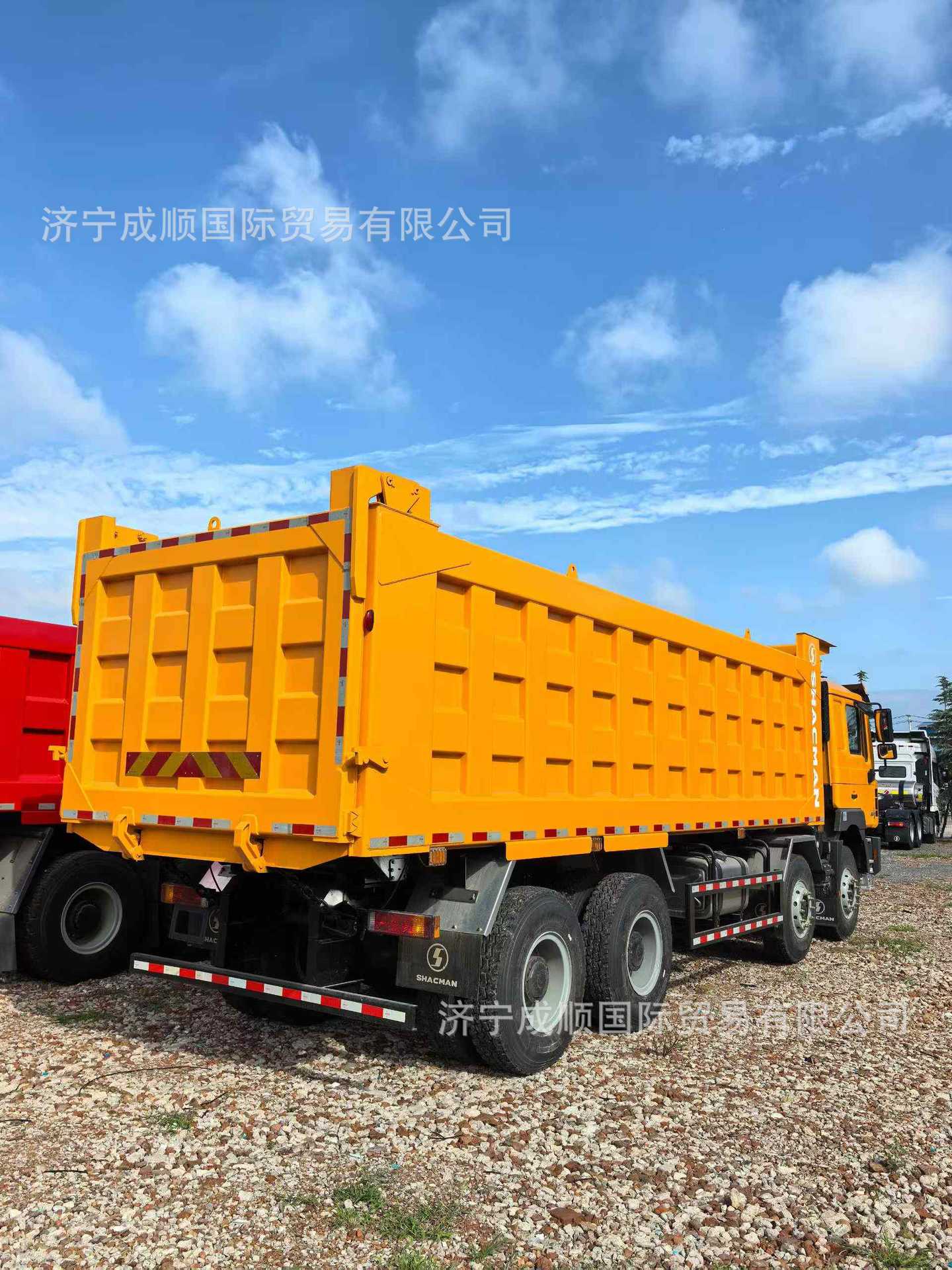 Shaanxi DeLong F3000 8x4 heavy-duty dump truck, used for engineering and construction waste transportation, and mining operations; export model