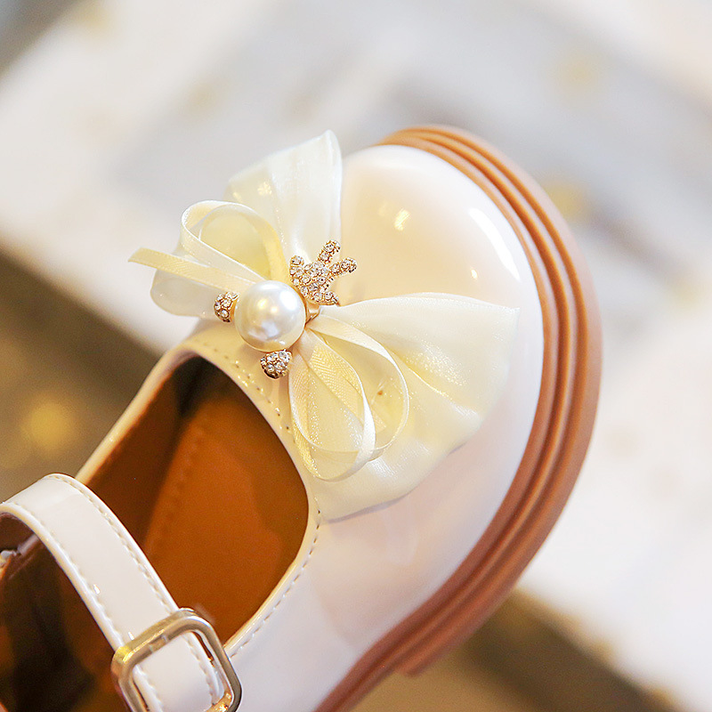 2024 otoño nuevo estilo niña estilo británico oso suela blanda zapatos de cuero de princesa con lazo coreano en stock