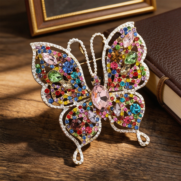 Creative retro fashionable brooch with butterfly