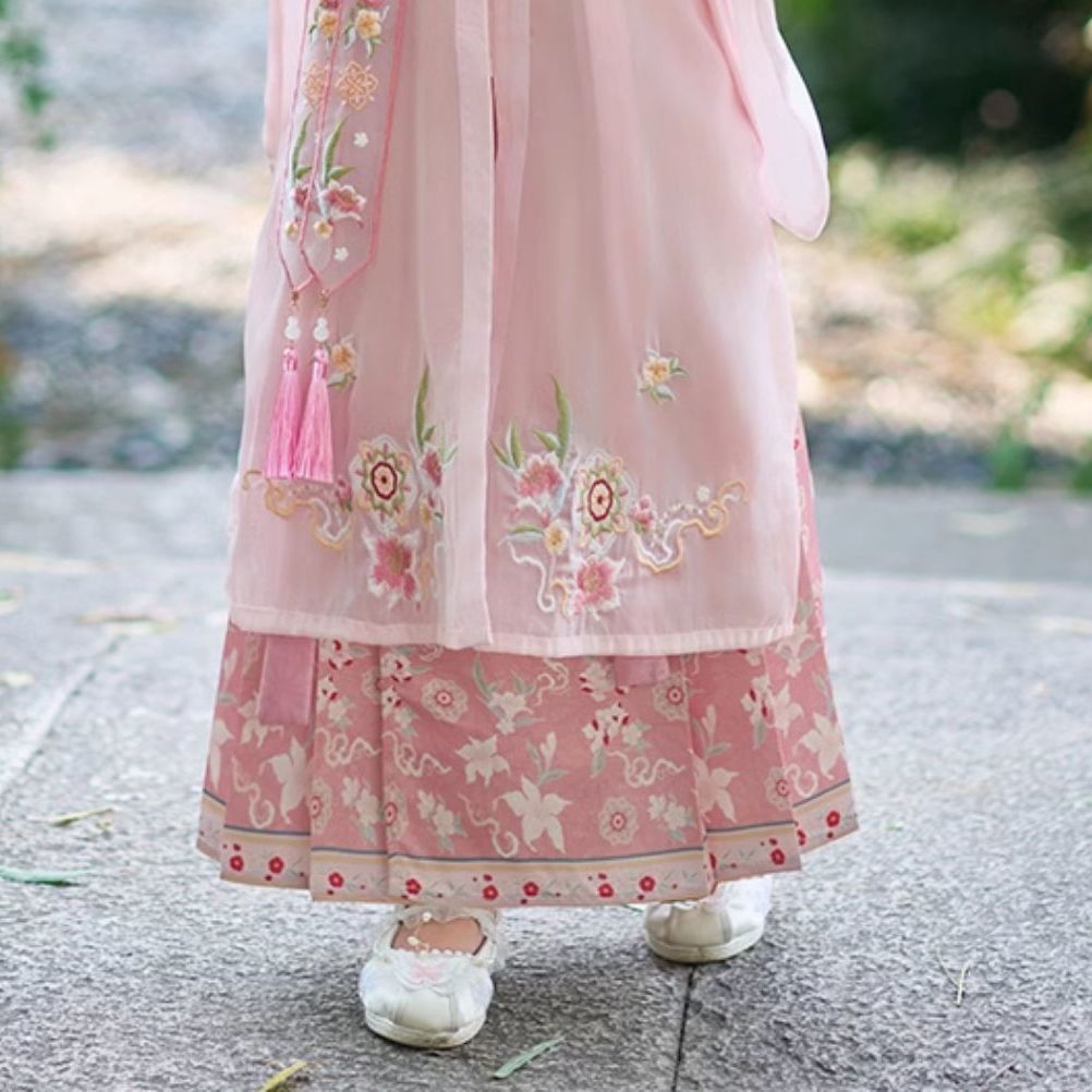 (명나라 제작 꽃은 아직 잠들지 않았습니다): 금마 얼굴 스커트