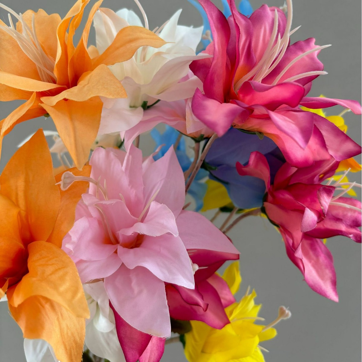 Flor simulada 3 cabezas lirio rosa lirio rojo accesorios de boda boda decoración al aire libre flor de seda camino tira de flores