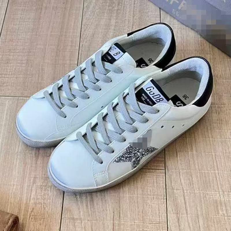 Alta versión coreana pequeños zapatos sucios mujer 2025 nuevos zapatos de cuero retro viejo plano casual estrella zapatos sucios