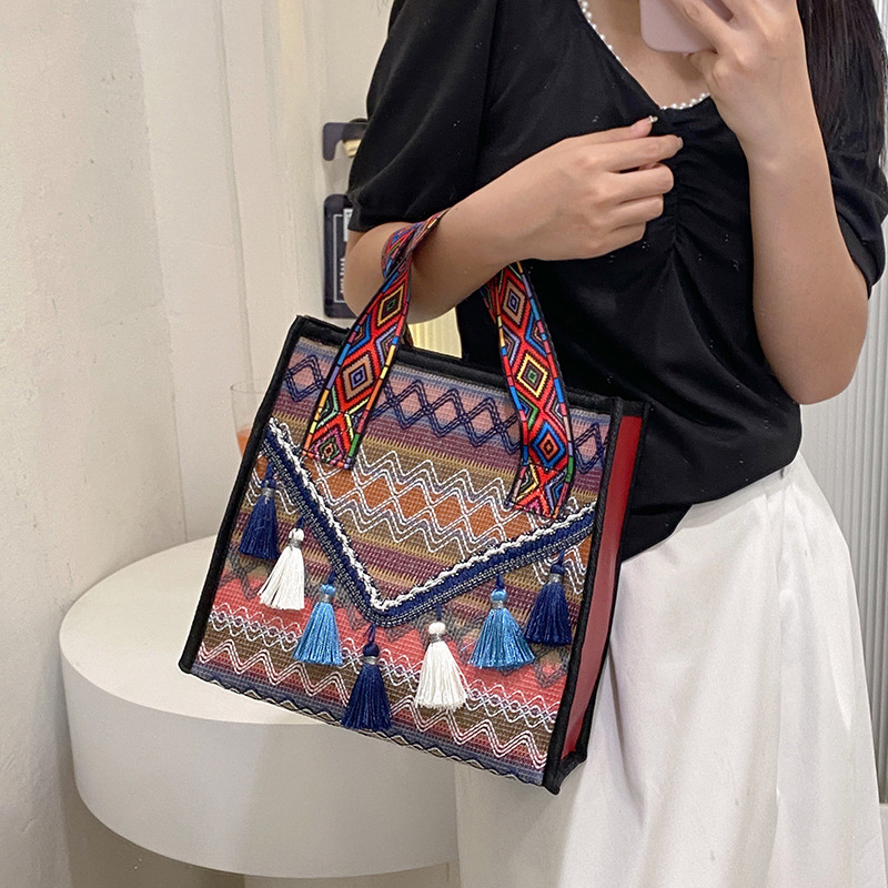 Women's Large Pu Leather Geometric Ethnic Style Tassel Square Zipper Handbag display picture 2