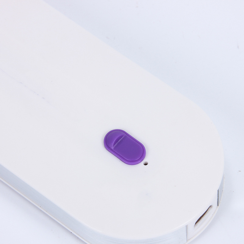 12811413580_1904989029