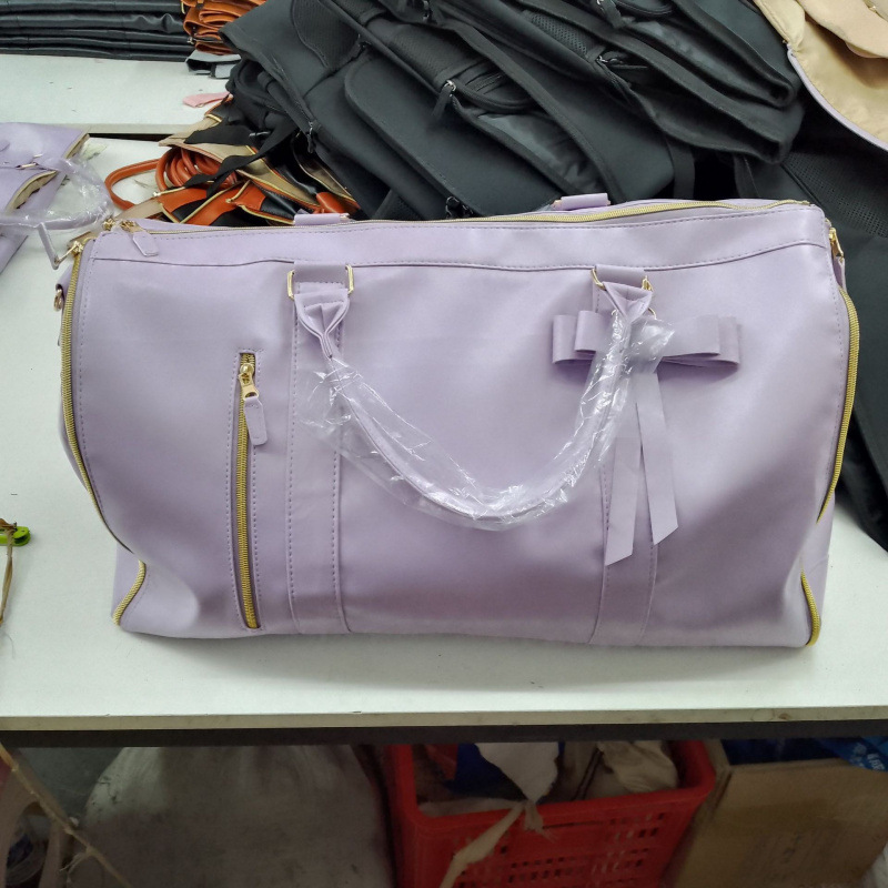 Bolsa de mano de damas de material pu en stock, fitness al aire libre, ropa de almacenamiento versátil, plegable.