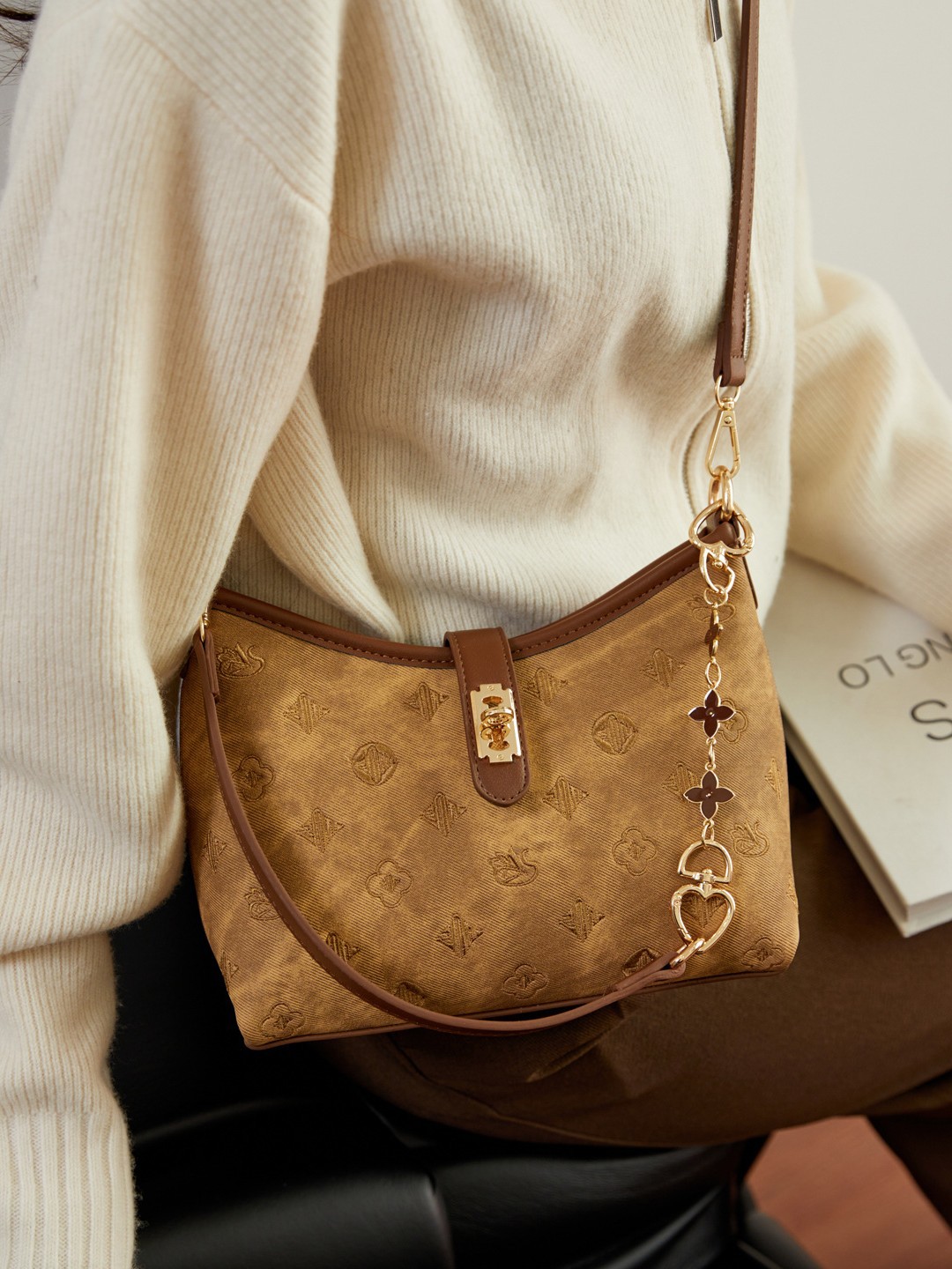 Bolso para mujeres 2026 ventas transfronterizas nuevas bolsas de hombro retro bordadas de alta calidad, bolsas de mochila de moda extranjera