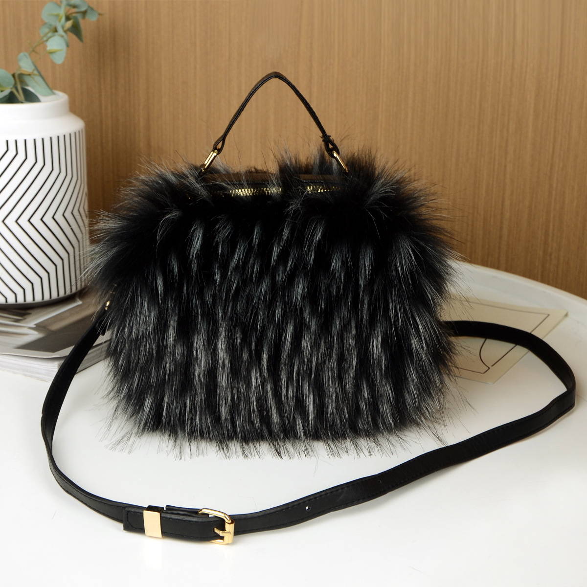 Nuova borsa a tracolla in pelliccia di procione da donna, a forma di cuscino, stile dolce e fresco y2k_voghion.com