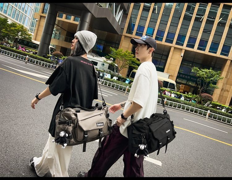 Travel bag with wet/dry separation, large capacity