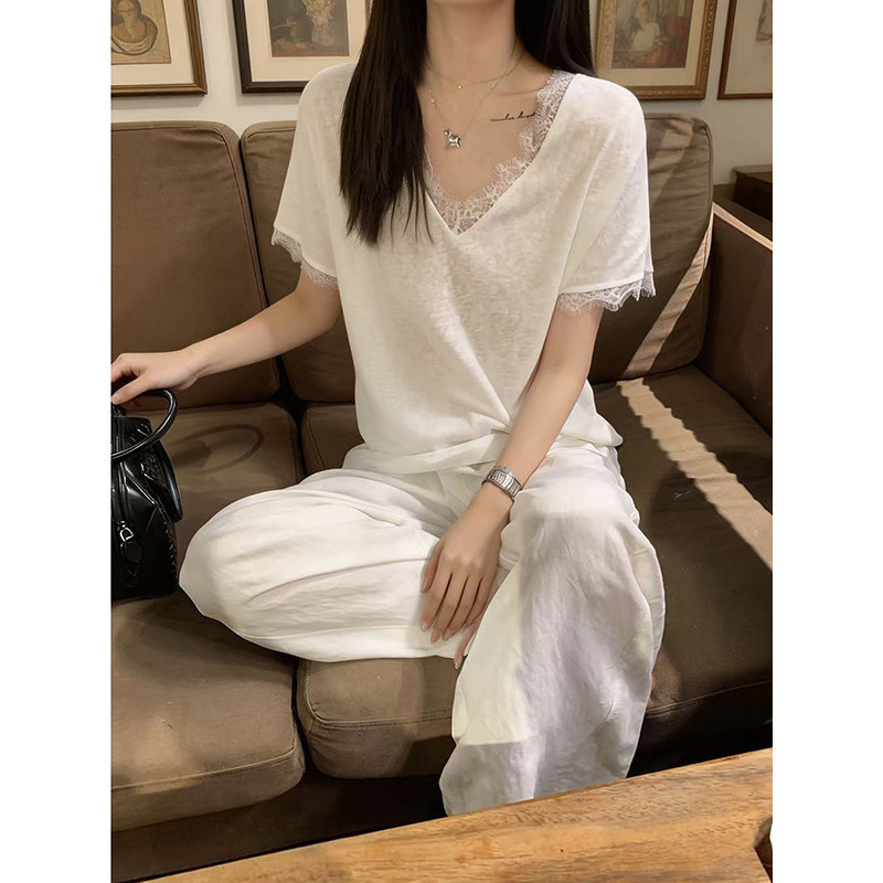Korean-Style Gentle Lace T-Shirt with V-Neck, Loose-Fitting Base Shirt for Summer, Slimming, Versatile, Breathable Short-Sleeve Top with a Relaxed Feel Korean-Style Gentle Lace T-Shirt with V-Neck, Loose-Fitting Base Shirt for Summer, Slimming, Versatile, Breathable Short-Sleeve Top with a Relaxed Feel