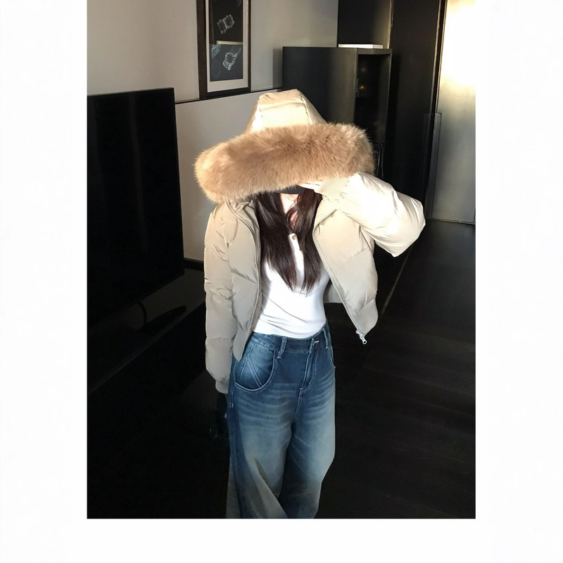 Women's Short down Jacket with Large Fur Collar, Hooded, 90% White Duck Down, Waist-Cinching, Thickened, Fashionable and Stylish for Petite Figures in Winter Women's Short down Jacket with Large Fur Collar, Hooded, 90% White Duck Down, Waist-Cinching, Thickened, Fashionable and Stylish for Petite Figures in Winter