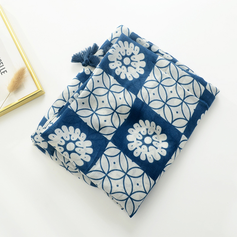 Bufanda de seda cuadrada geométrica de estilo étnico retro porcelana azul y blanca impresa algodón y lino sensación de doble uso chal trenza borla bufanda