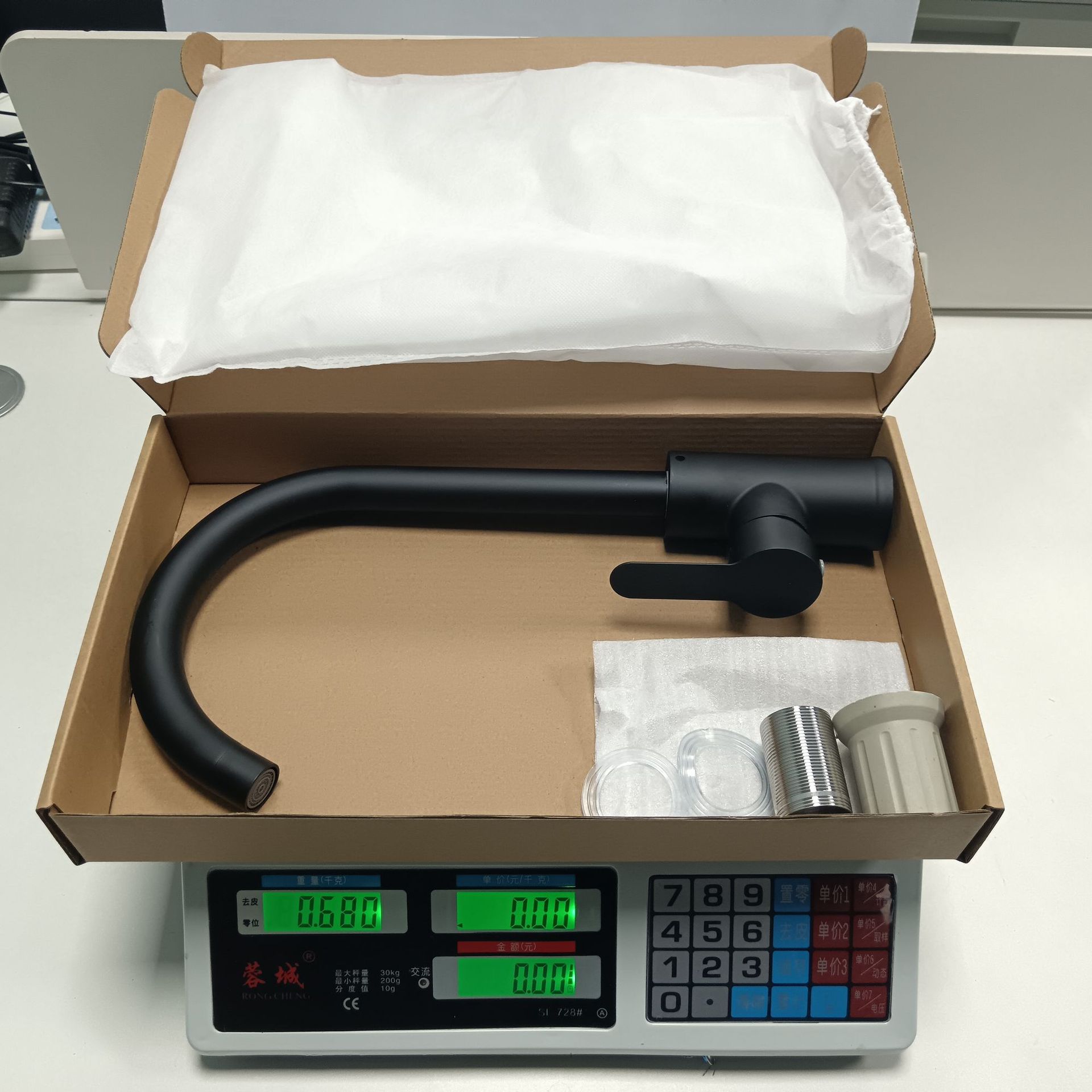 Tire grifo cocina caliente y frío fregadero de acero inoxidable fregadero doble salida de agua retráctil grifo giratorio al por mayor