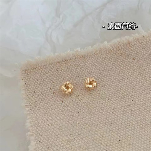 Rotating Plain Ear Drops for Women, S925 Pure Silver Needles, Simple and Unique Design, Minimalist Earrings, Suitable for Earlobe Perforation, Sleep Ear Rings, Easy to Remove