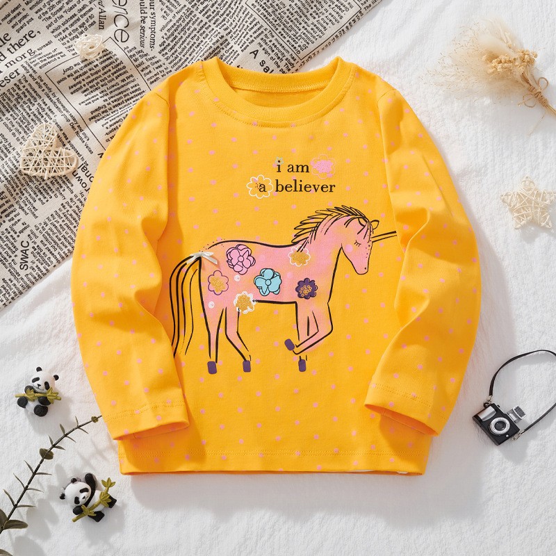 Camisetas de manga larga de estilo europeo y americano para niños y niños pequeños con patrones de dibujos animados, jerseys de cuello redondo y tops para bebés de otoño e invierno.