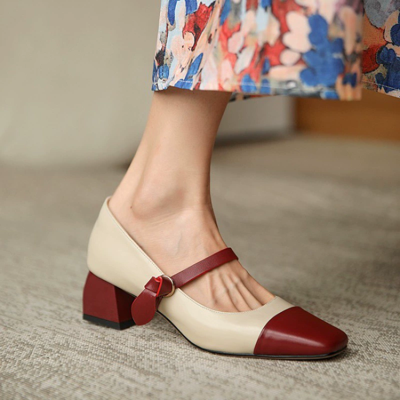 2023 Весна и осень Новые туфли на массивном каблуке в стиле Chanel, подходящие по цвету, женские универсальные туфли Мэри Джейн на среднем каблуке с мелким квадратным носком