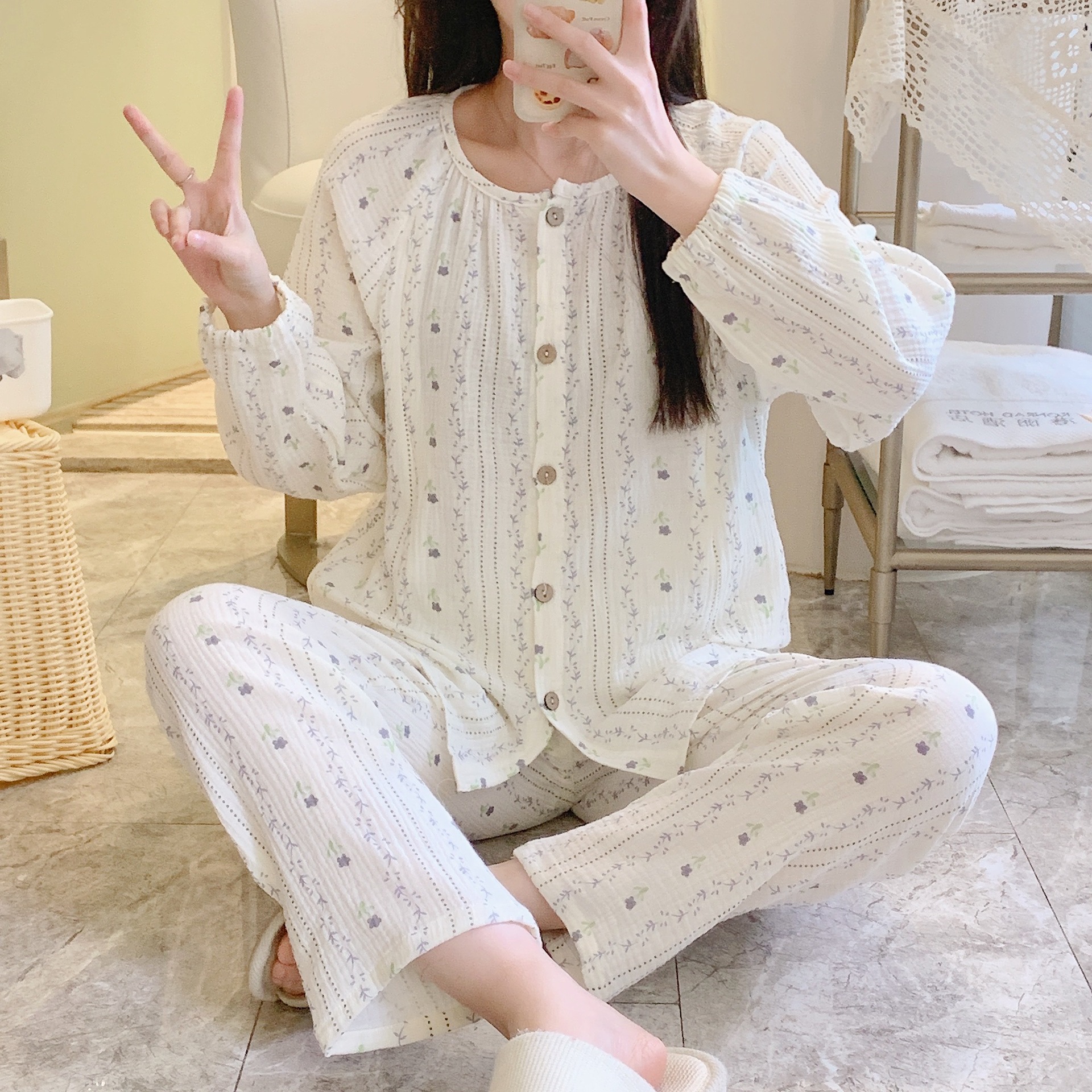 스텔리 플라워-크루 넥